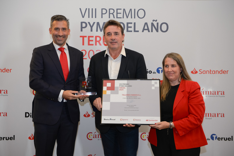 Jesús Fandos recogiendo el Premio PYME Teruel 2024